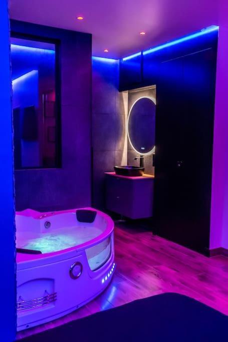 Appartamento Blue Night - Jacuzzi - Bord De Seine Corbeil-Essonnes Esterno foto