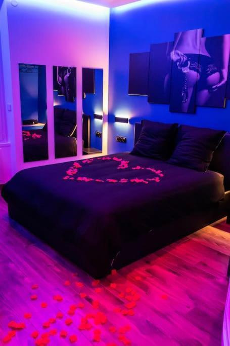Appartamento Blue Night - Jacuzzi - Bord De Seine Corbeil-Essonnes Esterno foto