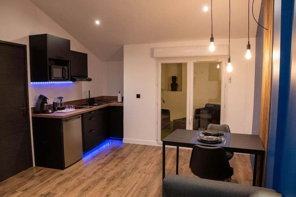 Appartamento Blue Night - Jacuzzi - Bord De Seine Corbeil-Essonnes Esterno foto
